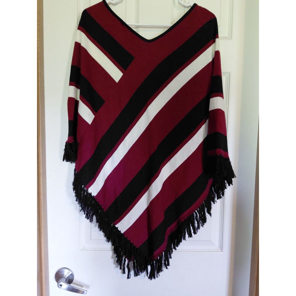 Knit poncho designed by Nina Leonard One Size NWT